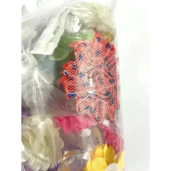 Flowers Rose Acrylic Diamonds Craft Resins Assorted Random Lot 13OZ Destash Bulk - Picture 7 of 11